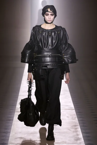 Look 11